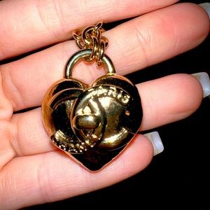 Chanel heart necklace great condition
